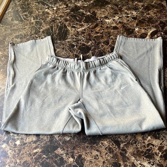 Nike woman’s sweatpants/grey/ size M - Picture 1 of 11